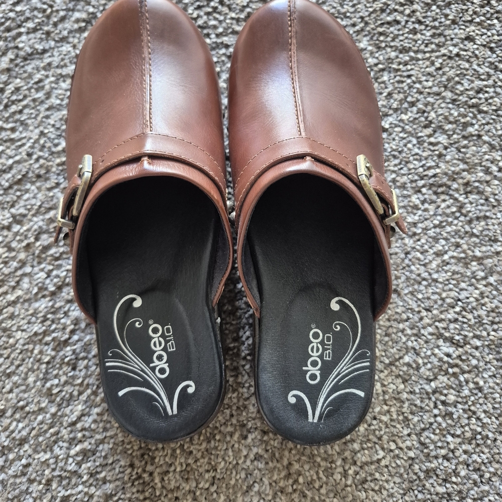 Abeo Brown Leather Clogs
